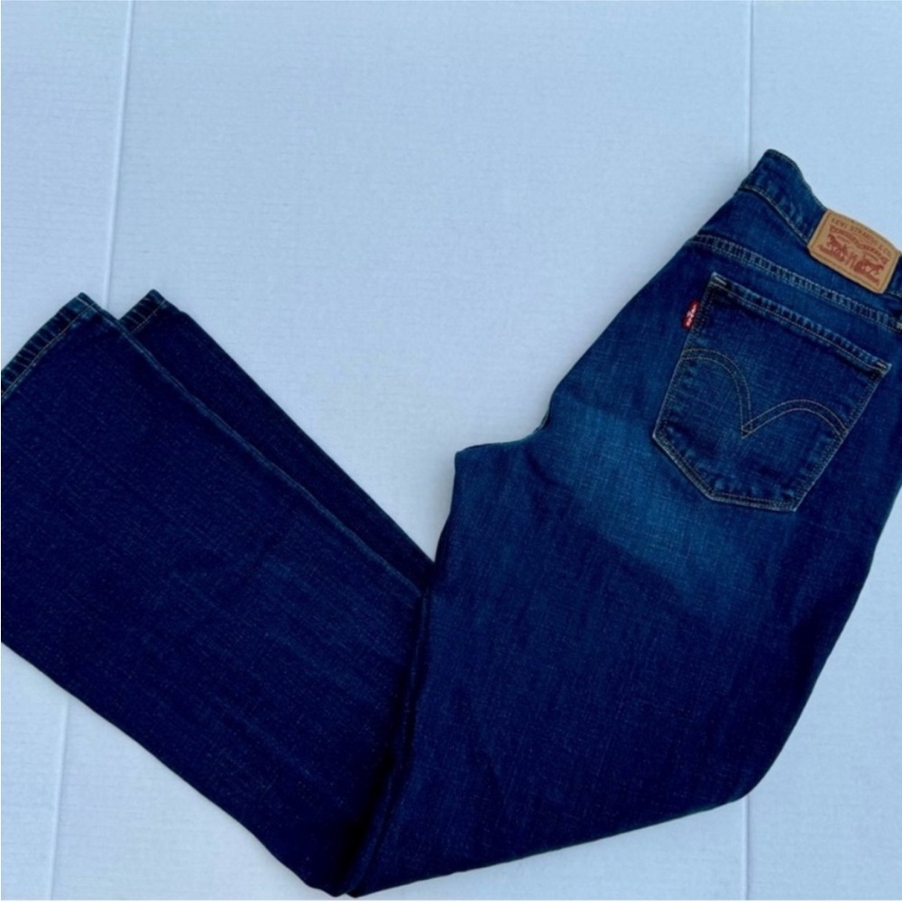 Levi’s 515 women’s size 8 bootcut EUC denim blue jeans pants.